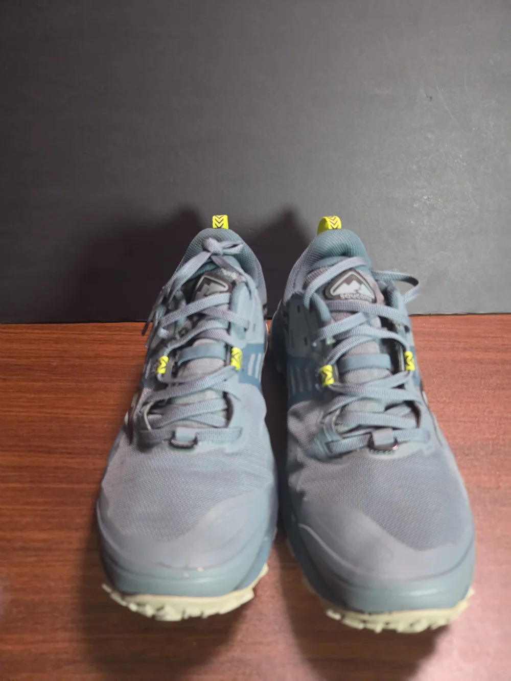 Saucony Men's Blue Trail Running Shoes with Neon Accents Size 9